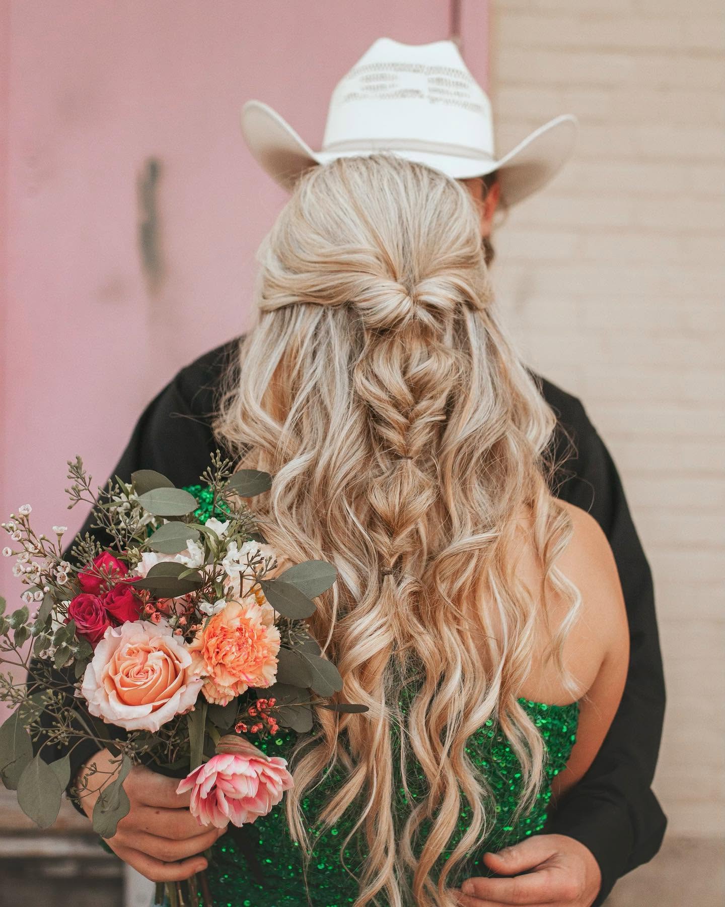 Couple in cowboy hat with hand-tied bouquet